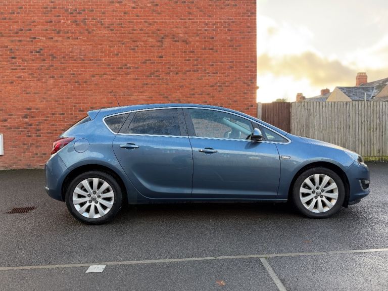 Vauxhall, ASTRA, Hatchback, 2013, Manual, 1956 (cc), 5 doors
