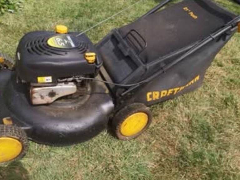 Briggs and Stratton Craftsman Lawn Mower 6.5 Horsepower Powerful 