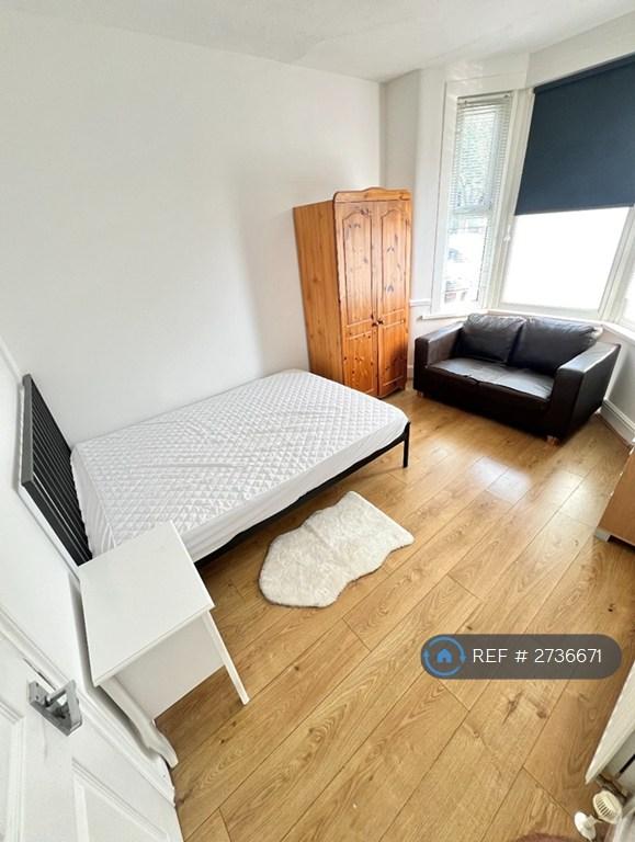 1 bedroom in Leyton, London, E10 (#2736671)