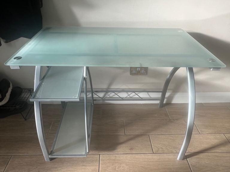 Computer desk