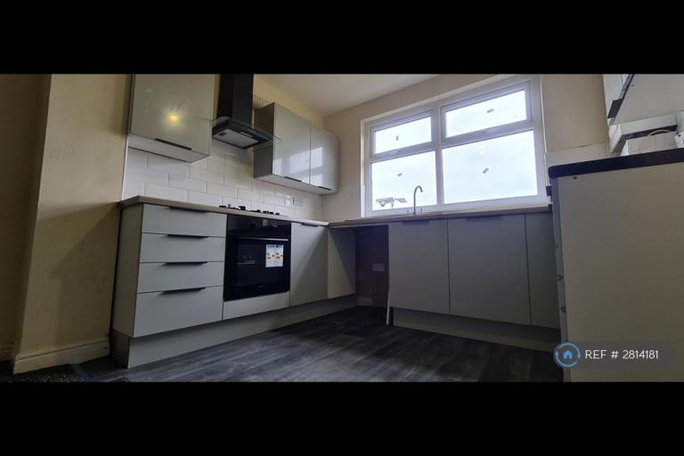 5 bedroom house in Spring Place, Bradford, BD7 (5 bed) (#2814181)