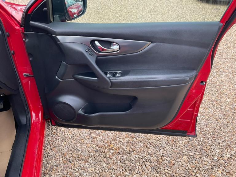 2018 Nissan Qashqai 1.3 DiG-T N-Connecta 5dr HATCHBACK PETROL Manual