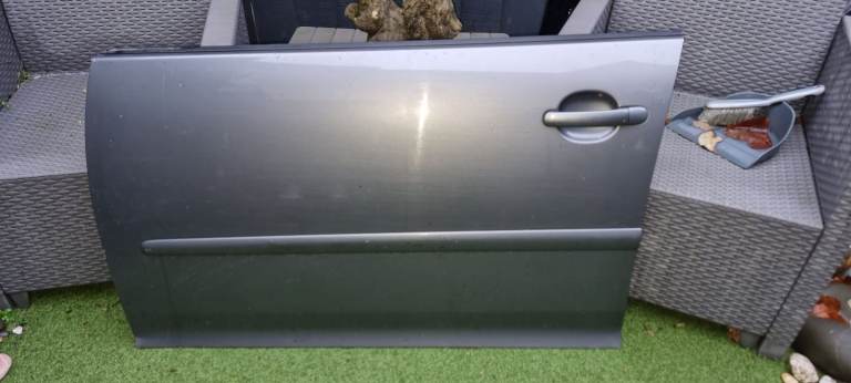 Vw golf mk5  2007 5dr  NS/f door skin