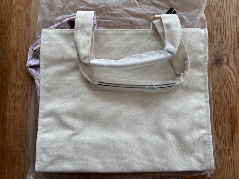 Victoria's Secret limited edition tote bag with mini shawl new with tag