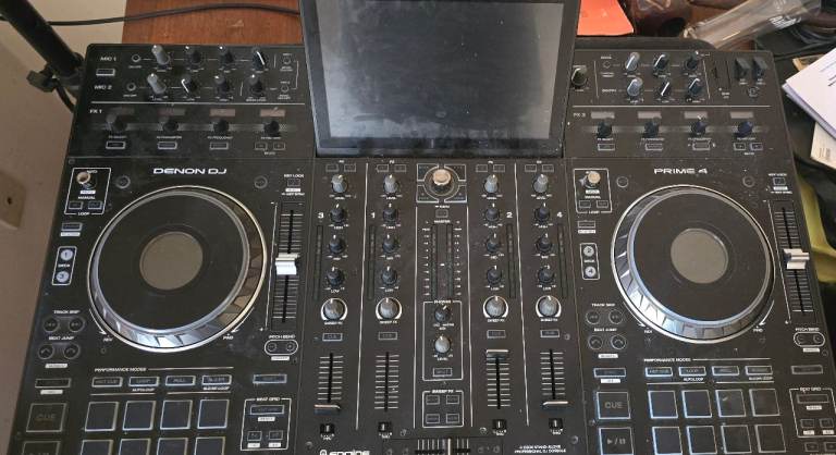 Denon Prime 4 DJ controller