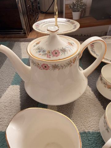 Vintage Paragon Belinda Dinner Set & Tea Set - Good Condition | in