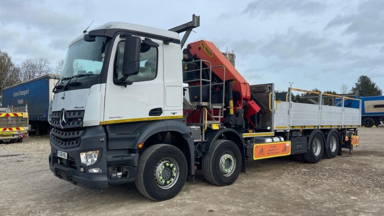 Mercedes-Benz Arocs 3240 8x4 50tm FRONT REMOTE PALFINGER DROPSIDE 