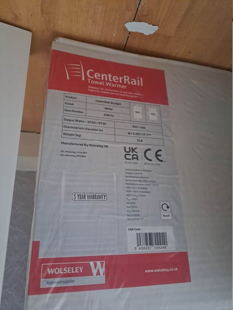 BNIB - White Towel Rail 1807mm x 500mm - CentreRail