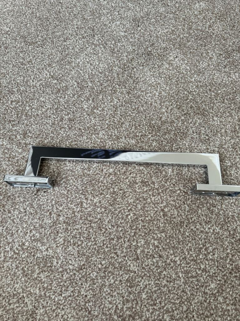 WALL MOUNTED CHROME TOWEL HOLDER