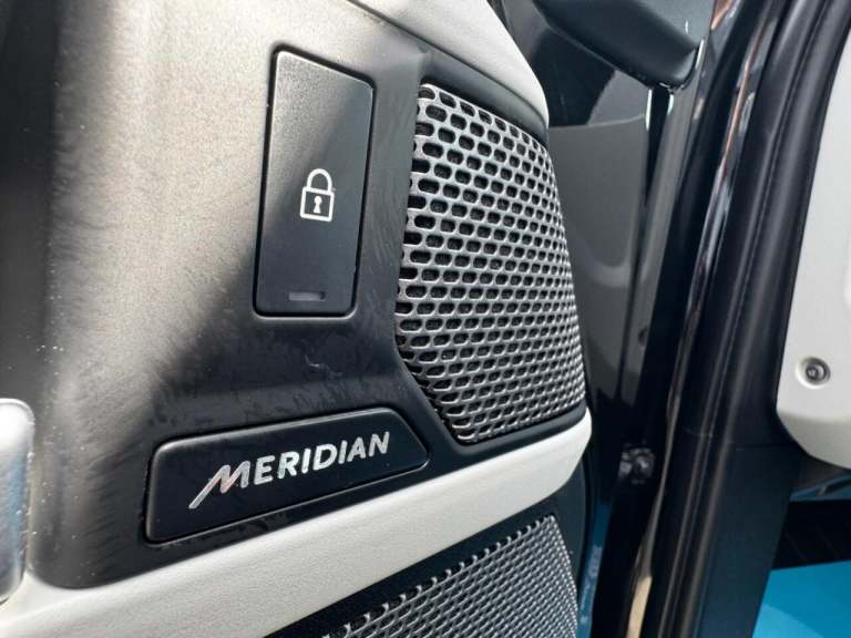 2023 Land Rover Defender 3.0 D250 Hard Top SE Auto PANEL VAN DIESEL Automatic