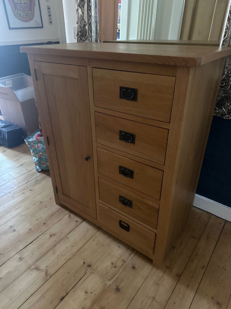 Chest of drawers 