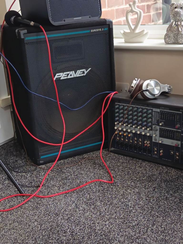 Peavey speakers, Yamaha amp and peavey amp