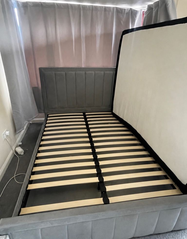 King size bed 