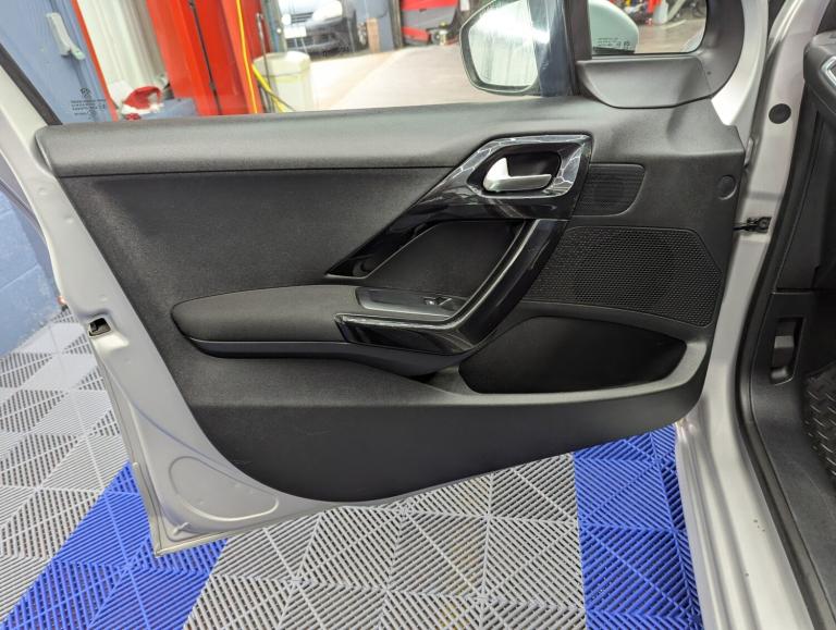 2015 Peugeot 208 1.2 VTi Active 5dr HATCHBACK Petrol Manual