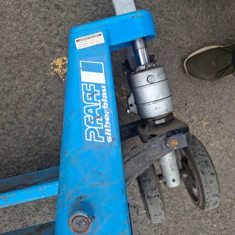 Sturdy Pallet Truck – 550mm Width, 1000mm Length
