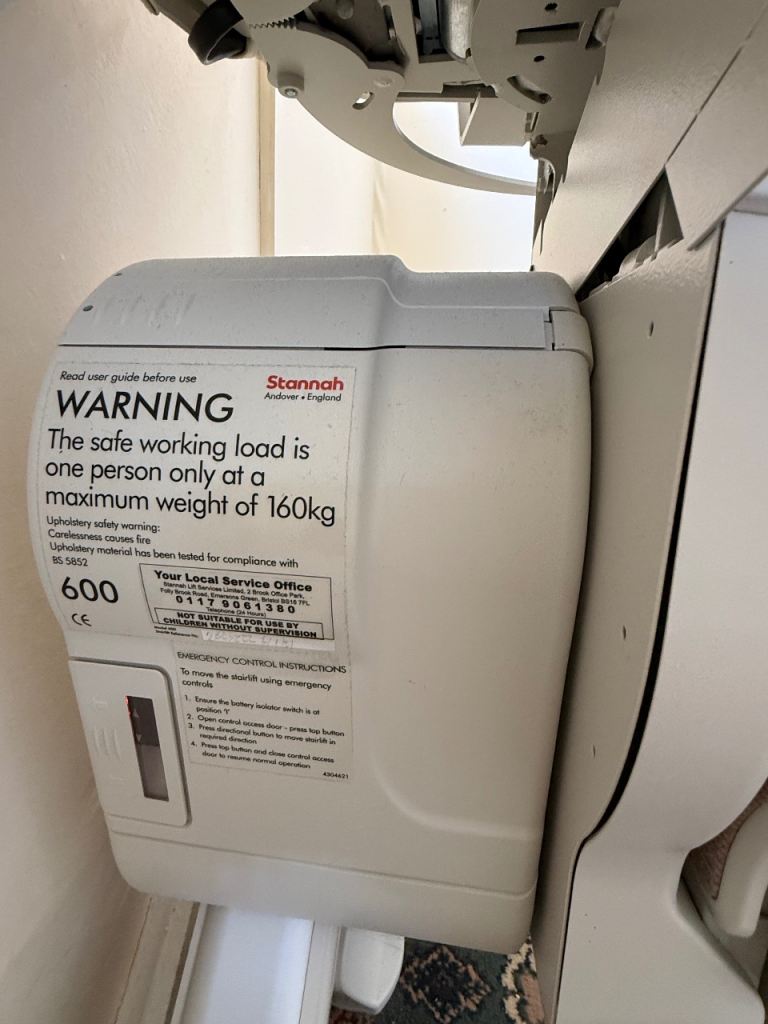 Stannah 600 Stairlift – Good Condition, Cream/White