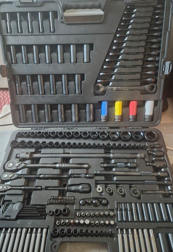 Halfords Advanced 200 Piece Bit and Socket Set - Black Edition
