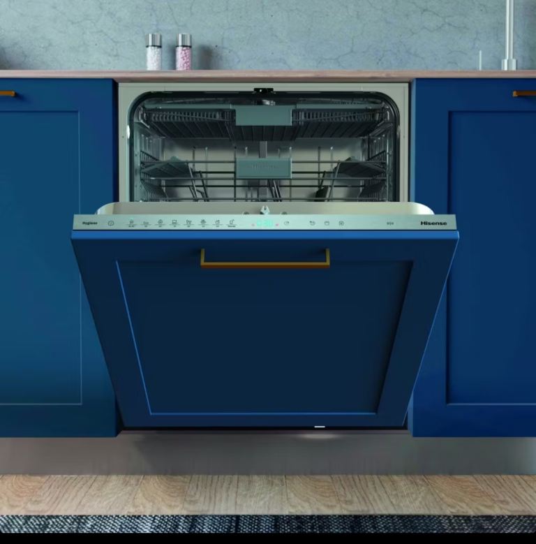 image for Hisense HV673C61UK 60cm Fully Integrated Dishwasher