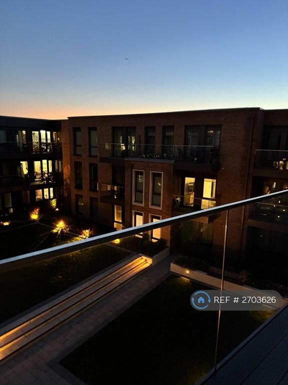 1 bedroom in Rothesay House, London, W6 (#2703626)