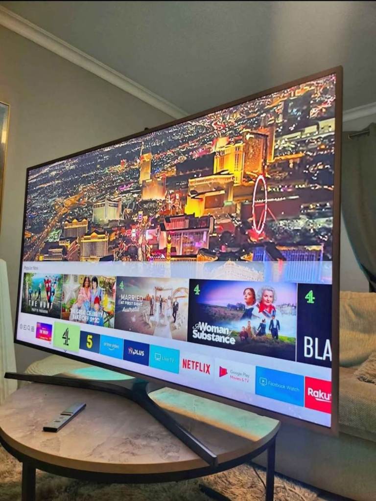 50" SAMSUNG 4K ULTRA CRYSTAL SMART TV 