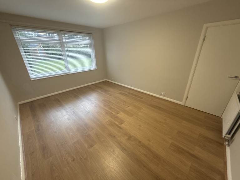 2 bedroom flat in 2 Bedroom Ground Floor Flat – Wellington Road, Bush Hill Park EN1