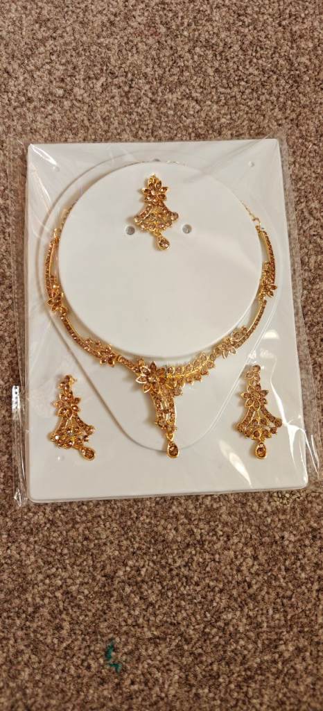 New Gold Plated Jewellery Set – Necklace and Earrings