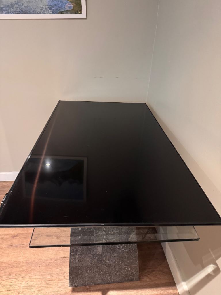 Samsung TV - 4 years old + Glass Table