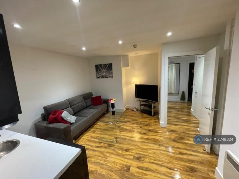 3 bedroom flat in The Lock Building, Manchester, M1 (3 bed) (#2748324)