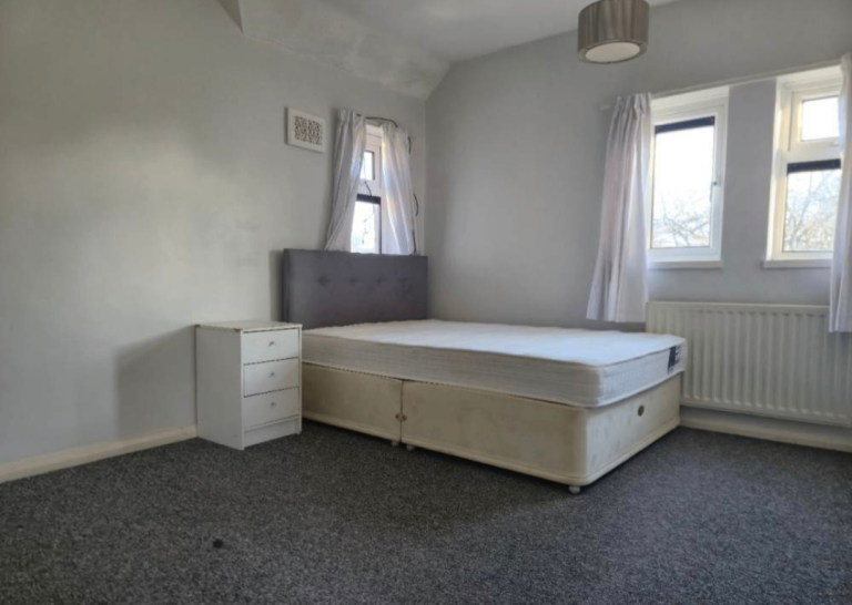 Single Room available in CB5