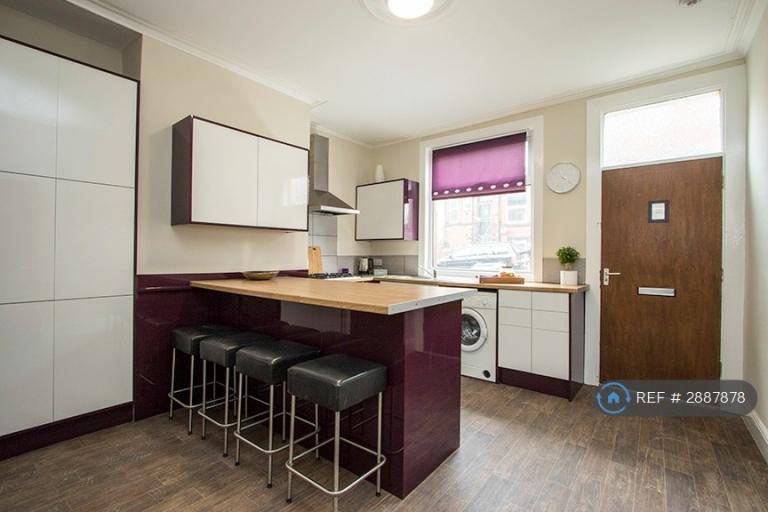 4 bedroom house in Village Place, Leeds, LS4 (4 bed) (#2887878)