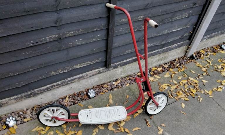 Vintage 1970s Raleigh chopper era childs scooter cool