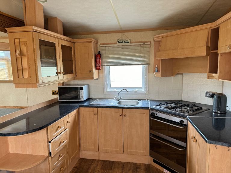 STATIC CARAVAN TO RENT £800