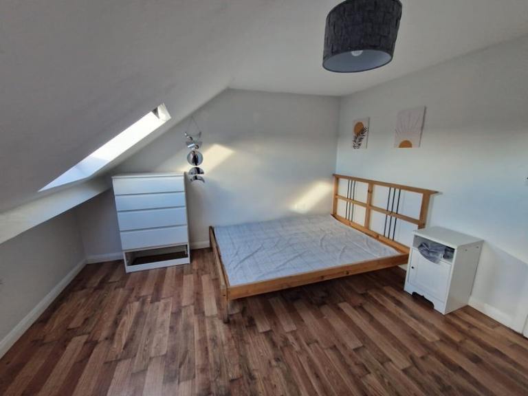 🍁Fully Furnished Double Room Available – N15📍All Bills Including!
