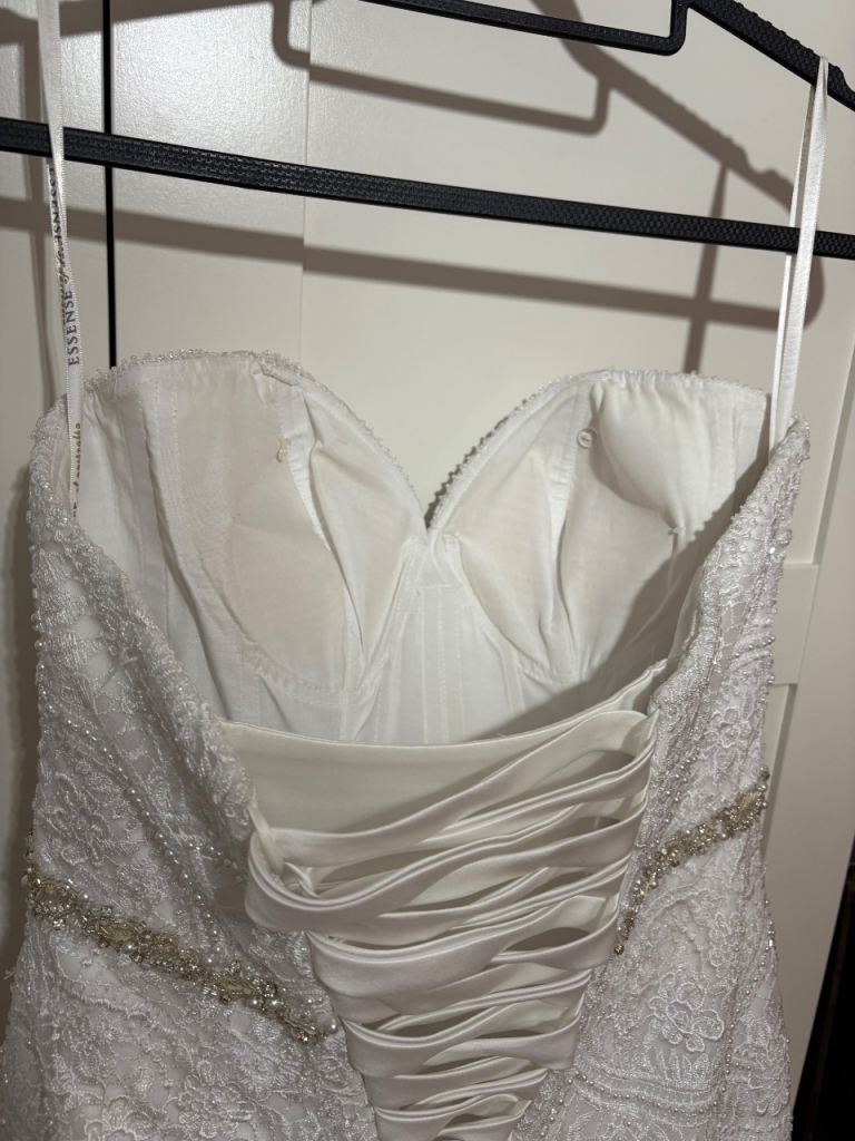 Essence of Australia ivory mermaid sweetheart corset wedding dress D2029 size (10- 12