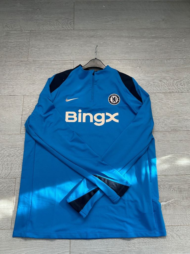 Nike Chelsea training top size extra large brand-new
