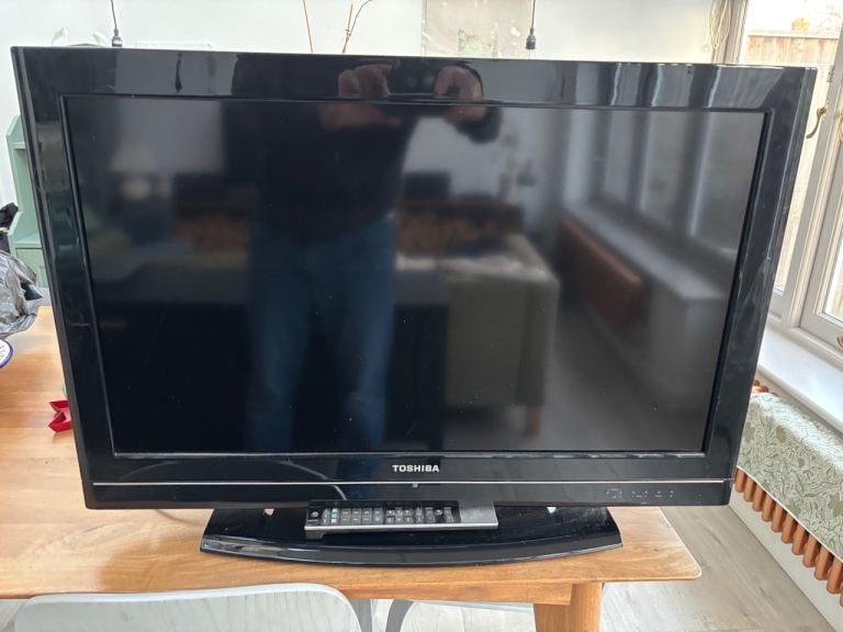image for Toshiba 32" LCD TV