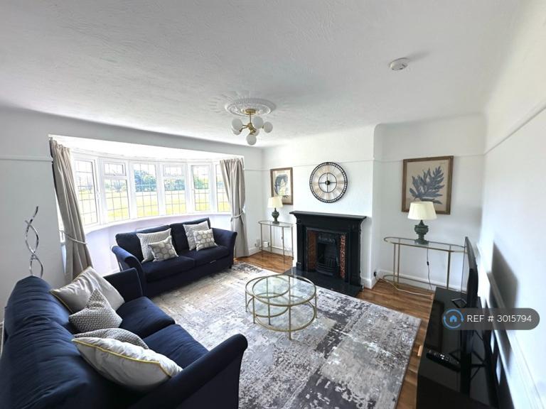 2 bedroom flat in Newlands Road, Bournemouth, BH7 (2 bed) (#3015794)