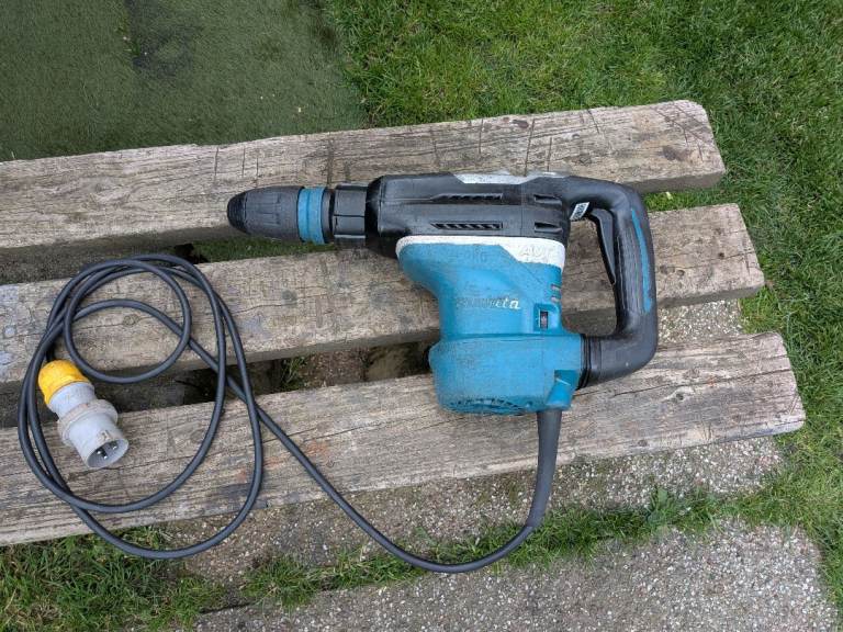 Makita HR4013C SDS Max Rotary Hammer AVT 110v breaker chisel