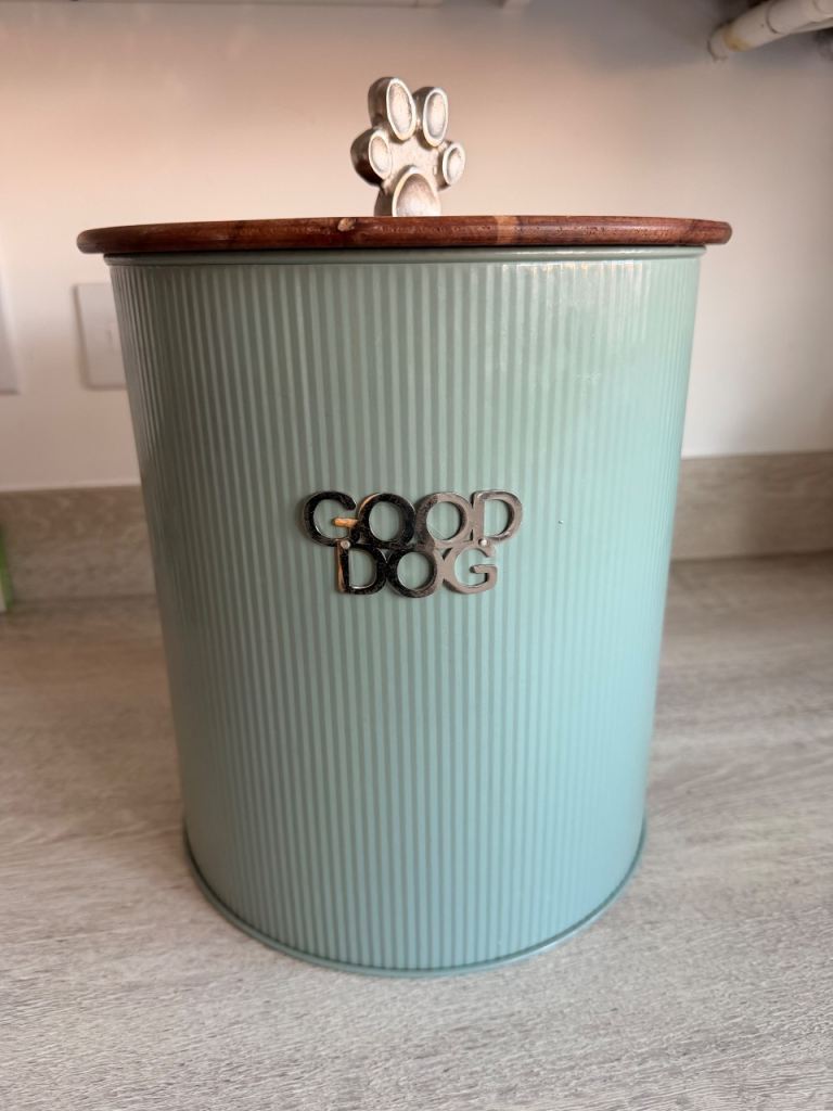 Dog food storage tin