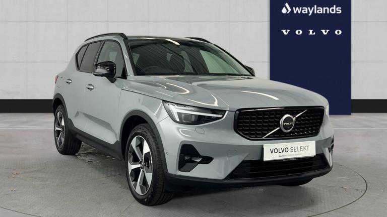 2025 Volvo XC40 B3 Plus PRO, Mild hybrid, Petrol, Dark(Heated Leather, 360 Camera, Carplay) Estat...