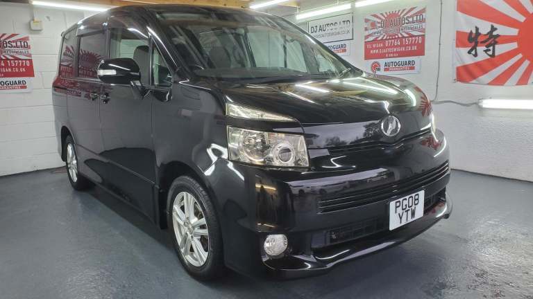 image for Toyota voxy/noah 2.0 automatic 4 x new tyres 8 seater japanese import 08