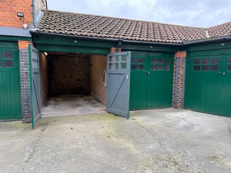 Garage in Secluded Courtyard 