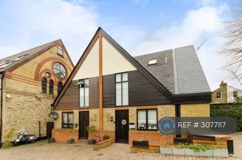 5 bedroom house in Rush Common Mews, London, SW2 (5 bed) (#3077117)