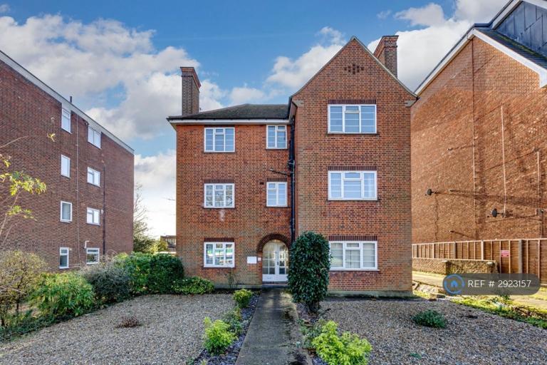 1 bedroom in Torrington Park, London, N12 (#2923157)