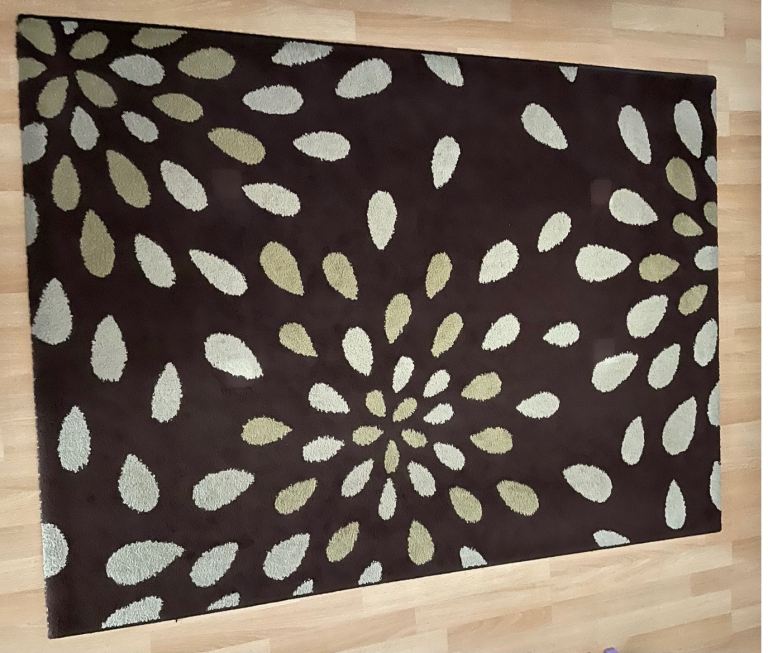 RUG IN GOOD CLEAN CONDITION 