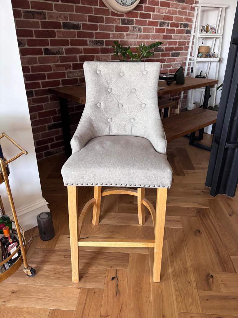 COLLEVILLE BUTTON BACK BAR STOOL