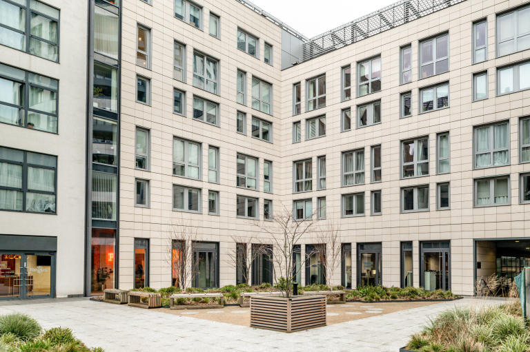 London - EC1V1NR \ Ready-to-Use Private Office for 2 Workstations