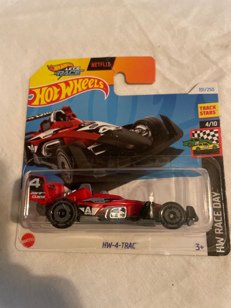 Hot Wheels HW-4-TRAC Track Stars Race Car – New in Pack