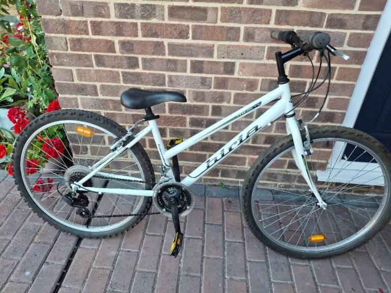 Girl's bike Small frame 14 inch 