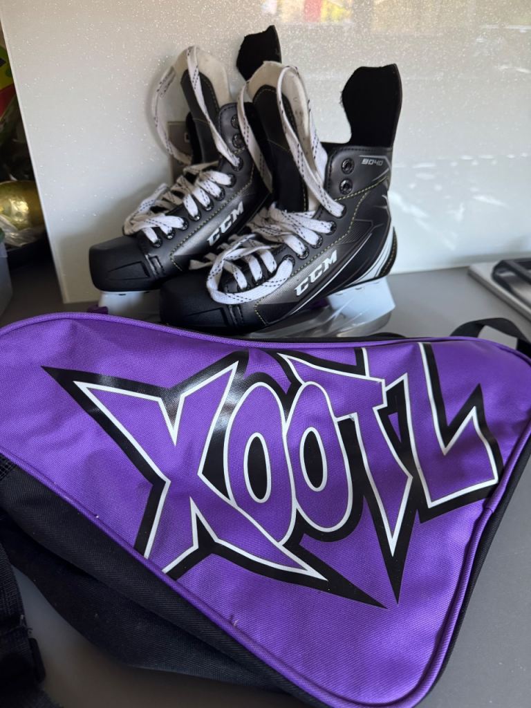 CCM youth ice hockey skates